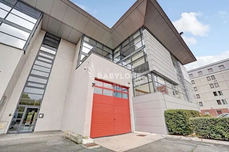 Light Industrial in Nanterre to rent - Building Photo - Image 2 of 20