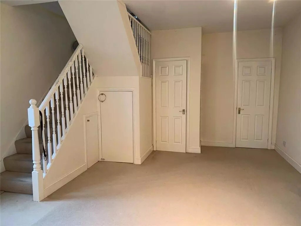 Downahill Rd, London to rent Interior Photo- Image 1 of 4