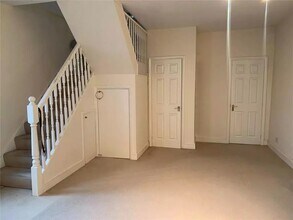 Downahill Rd, London to rent Interior Photo- Image 2 of 4