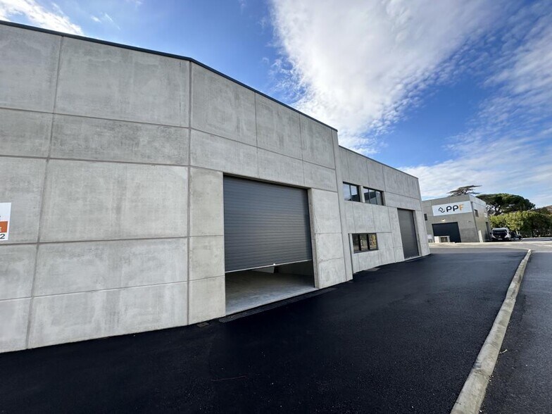 Light Industrial in Puget-sur-Argens for sale - Building Photo - Image 2 of 9