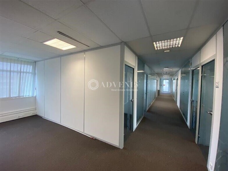 Office in Orly to rent - Interior Photo - Image 2 of 6