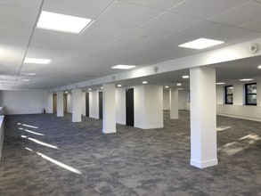 4 Rue Joseph Monier, Rueil-Malmaison to rent Interior Photo- Image 2 of 5