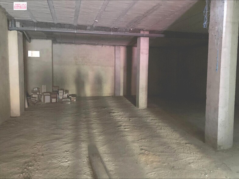 Retail in Almussafes to rent - Building Photo - Image 1 of 6