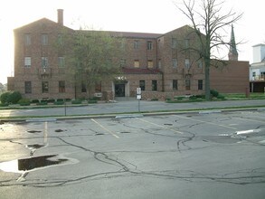 200 S 6th St, Terre Haute, IN for sale Primary Photo- Image 1 of 1