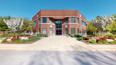 2600 Professionals Dr, Okemos, MI for rent Building Photo- Image 1 of 18