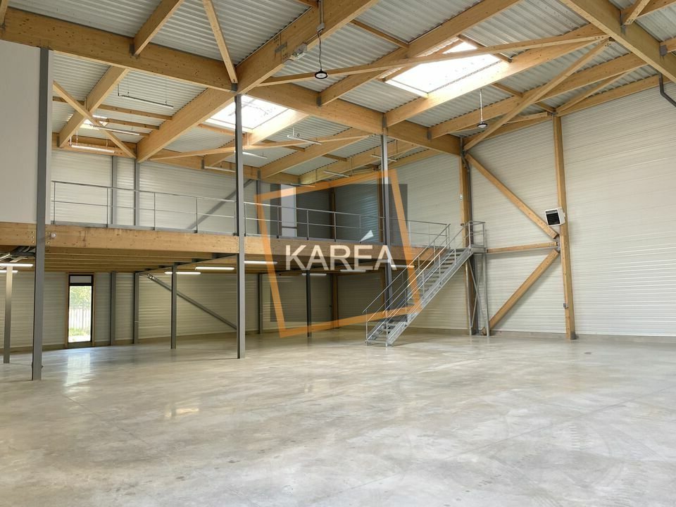 Light Industrial in Chanteloup-en-Brie to rent Interior Photo- Image 1 of 6