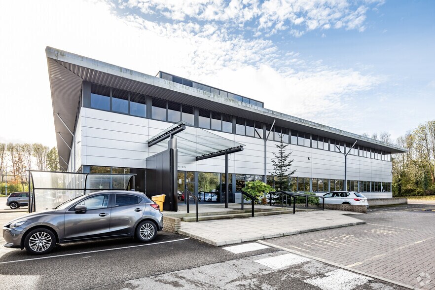 Birchwood Park Ave, Warrington for sale - Primary Photo - Image 1 of 1