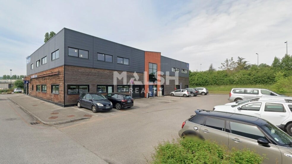 Retail in L'ISLE-D'ABEAU to rent - Building Photo - Image 1 of 3