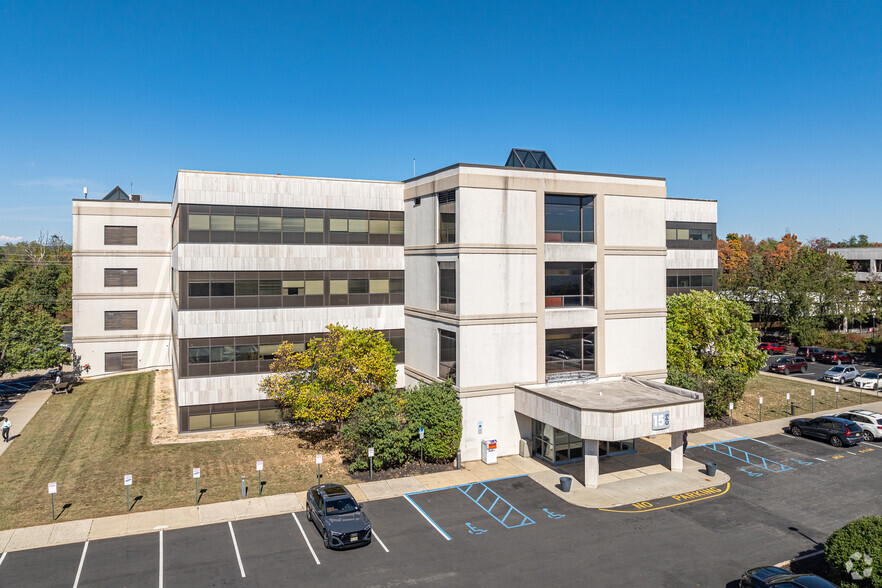 15 Corporate Pl S, Piscataway, NJ for rent - Building Photo - Image 2 of 7