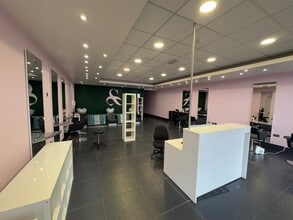 Pear Tree Rd, Bradley Stoke to rent Interior Photo- Image 1 of 3