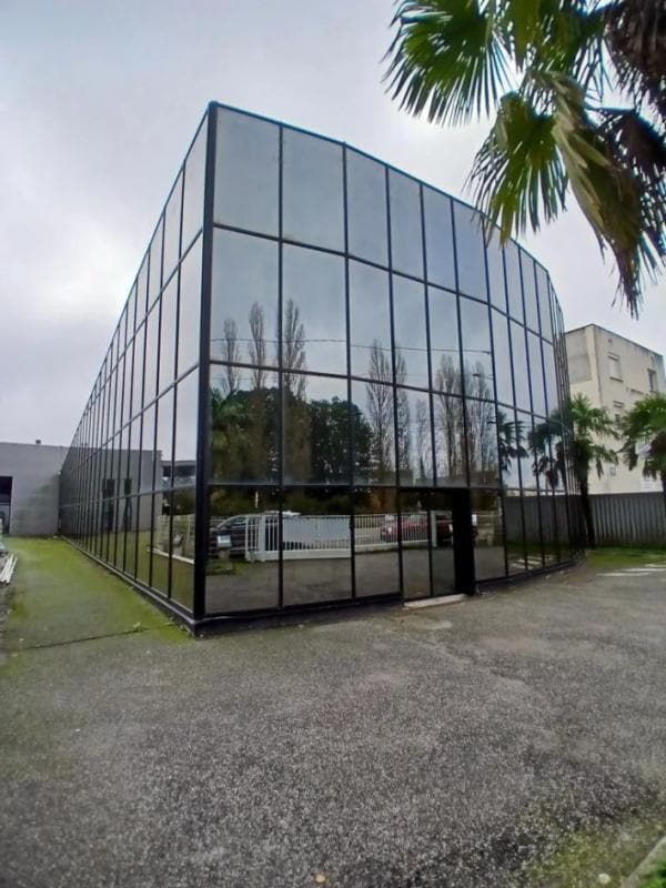 N, Coignières to rent Building Photo- Image 1 of 3