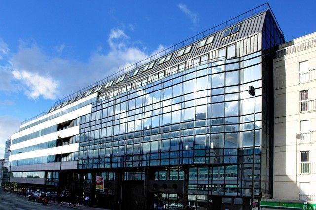 Office in Levallois-Perret to rent - Building Photo - Image 1 of 7