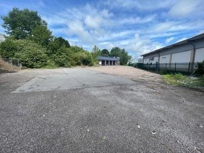 London Rd, Amesbury to rent - Building Photo - Image 3 of 17