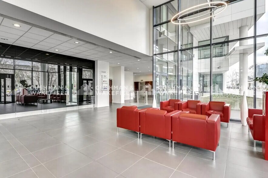 23 Avenue Carnot, Massy to rent - Lobby - Image 2 of 16