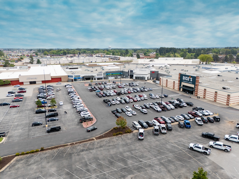 Longview Mall portfolio of 2 properties for sale on LoopNet.co.uk - Building Photo - Image 1 of 5