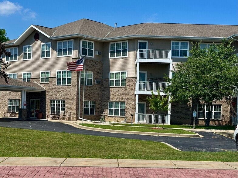 2409 10th Ave, South Milwaukee, WI for sale - Building Photo - Image 1 of 1