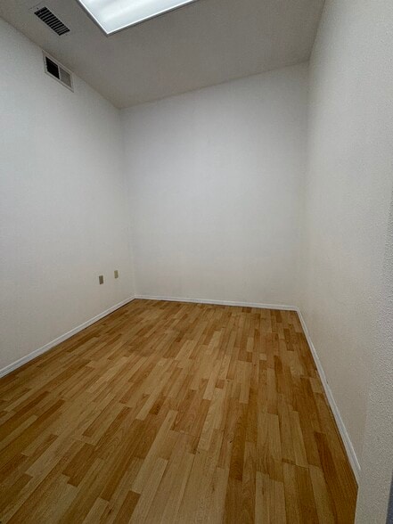 2560-2566 Catamaran Way, Chula Vista, CA to rent - Interior Photo - Image 2 of 11