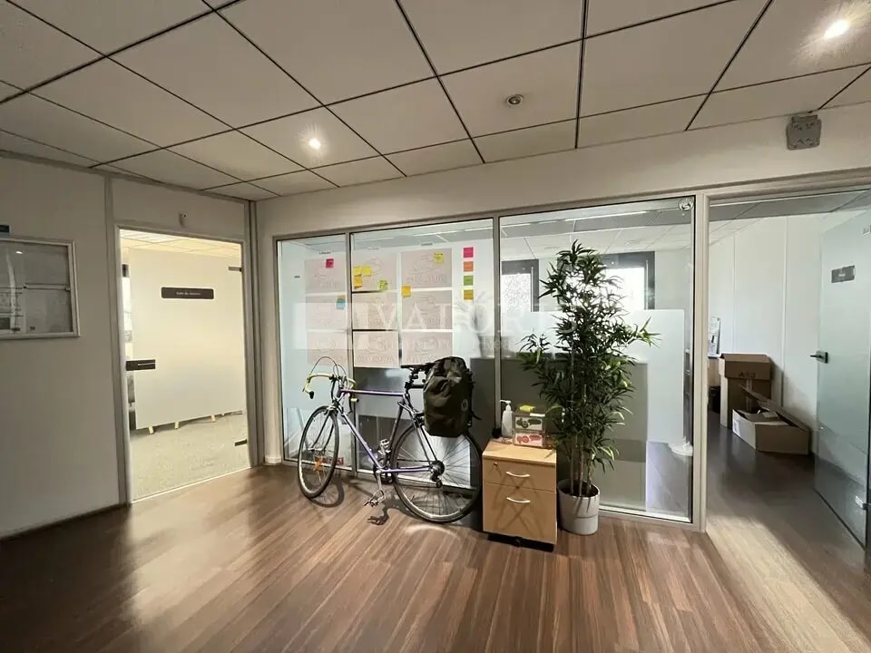 Office in Lyon to rent Interior Photo- Image 1 of 12