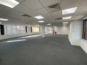9 St Clare St, London to rent Interior Photo- Image 1 of 2