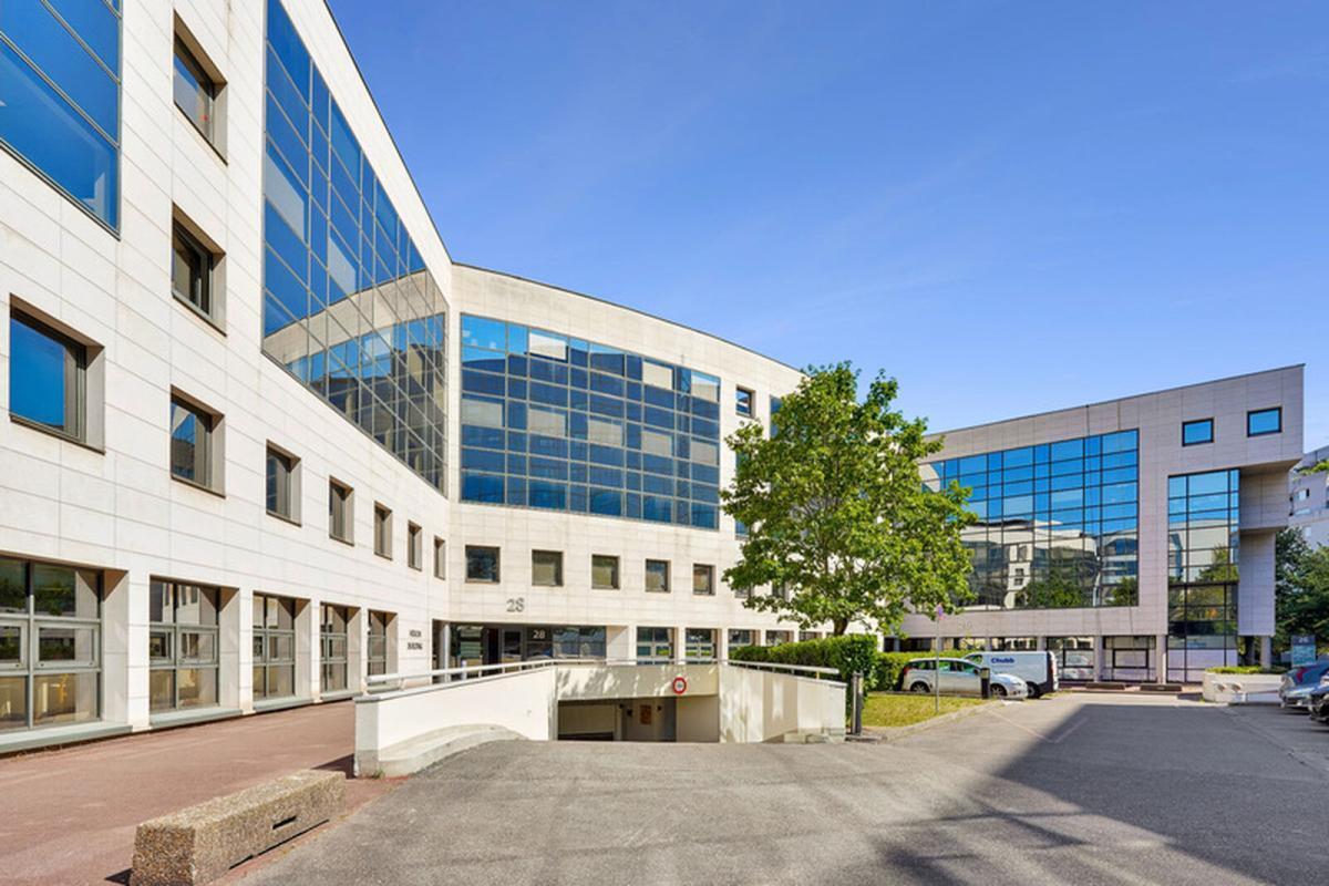 Office in Lyon to rent Building Photo- Image 1 of 15