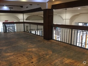 Retail in Madrid, Madrid to rent Interior Photo- Image 2 of 16