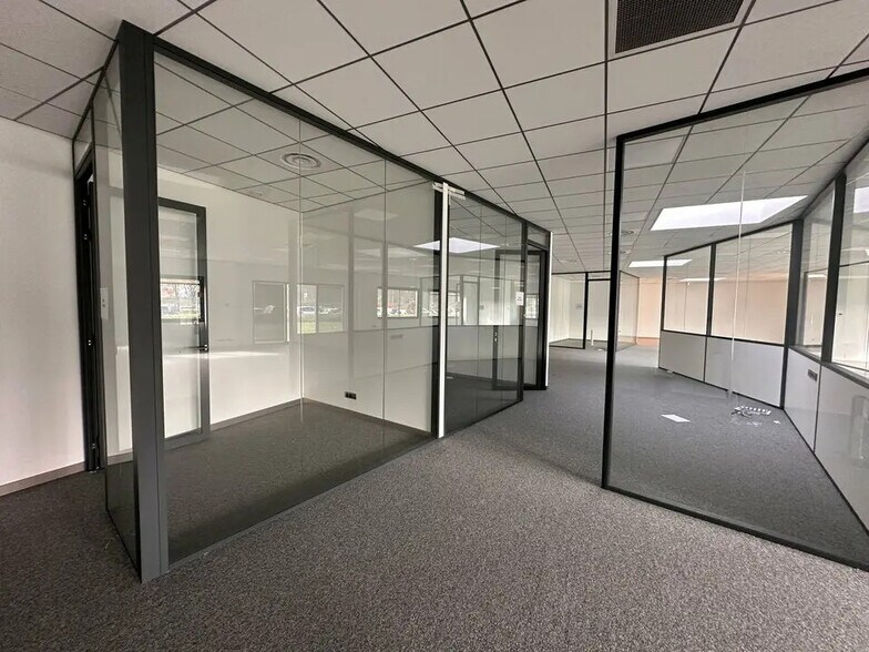 Office in ILLKIRCH-GRAFFENSTADEN to rent - Building Photo - Image 3 of 5