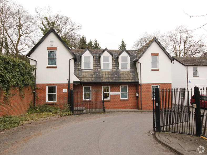 20 Amersham Hl, High Wycombe for rent - Primary Photo - Image 1 of 2