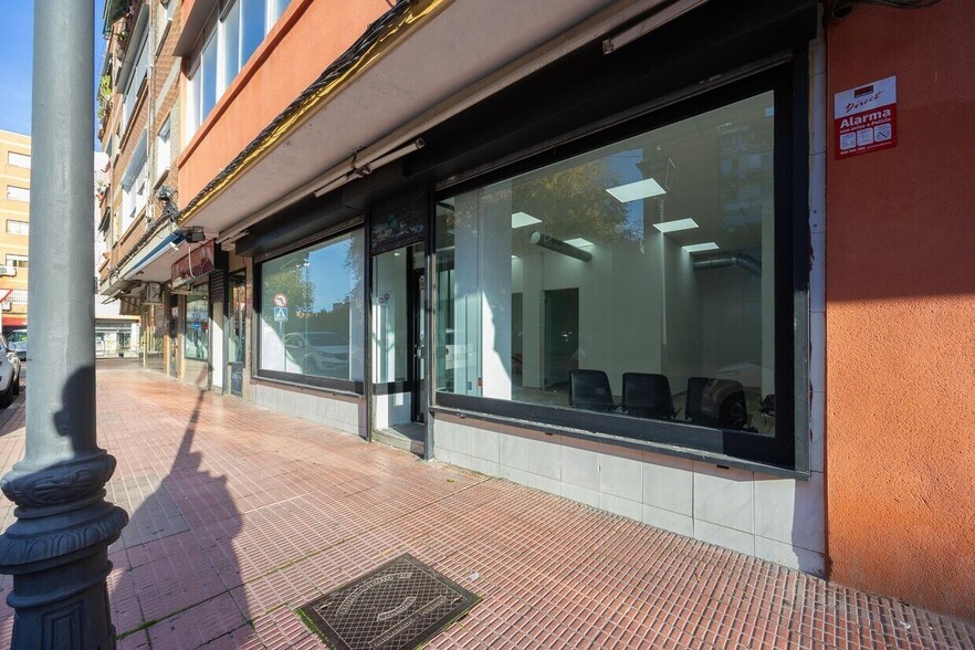 Calle las Palmas, 68, Móstoles, Madrid to rent - Building Photo - Image 3 of 5