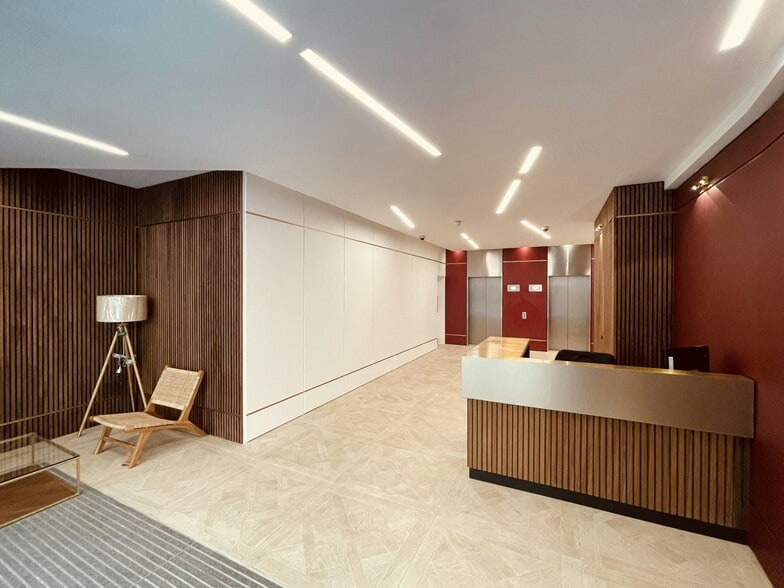 80-84 Leadenhall St, London to rent - Building Photo - Image 2 of 18