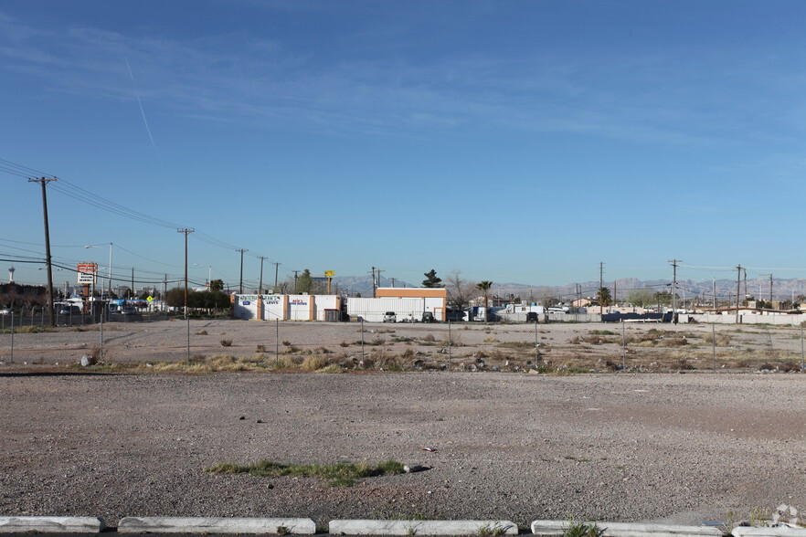 2595 N Las Vegas Blvd, North Las Vegas, NV for sale - Primary Photo - Image 1 of 5