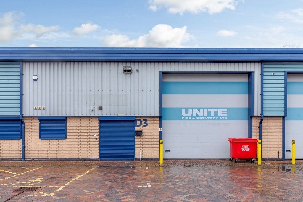 Dewsbury Rd, Stoke On Trent to rent Building Photo- Image 1 of 4
