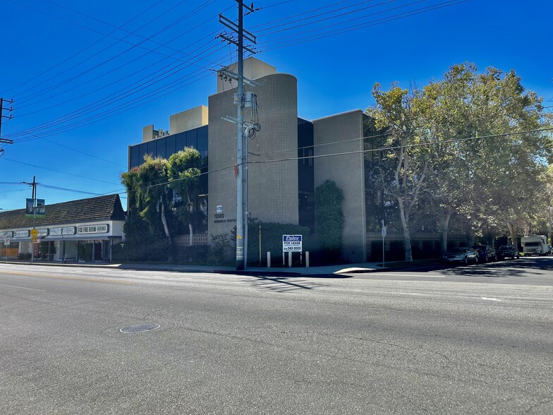 12520 Magnolia Blvd, Valley Village, CA for rent - Building Photo - Image 1 of 1