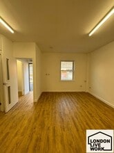 Trafalgar Mews, London to rent Interior Photo- Image 2 of 9