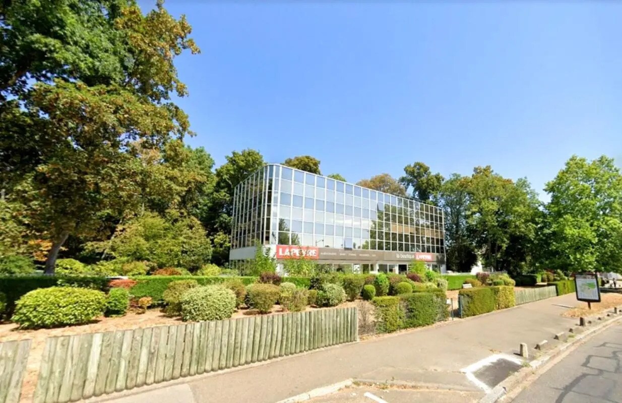 Office in Le Chesnay-Rocquencourt to rent Building Photo- Image 1 of 28