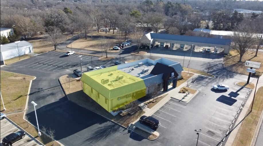 2121 W Gentry Pky, Tyler, TX to rent Building Photo- Image 1 of 3