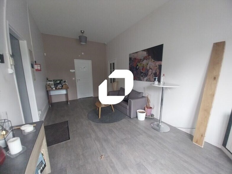 Light Industrial in Trappes to rent - Interior Photo - Image 2 of 8