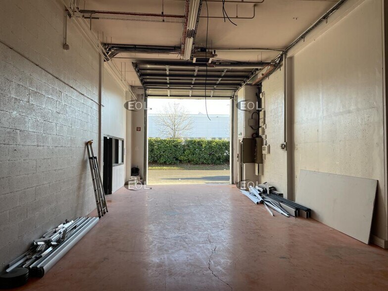 Light Industrial in Gennevilliers to rent - Interior Photo - Image 2 of 16