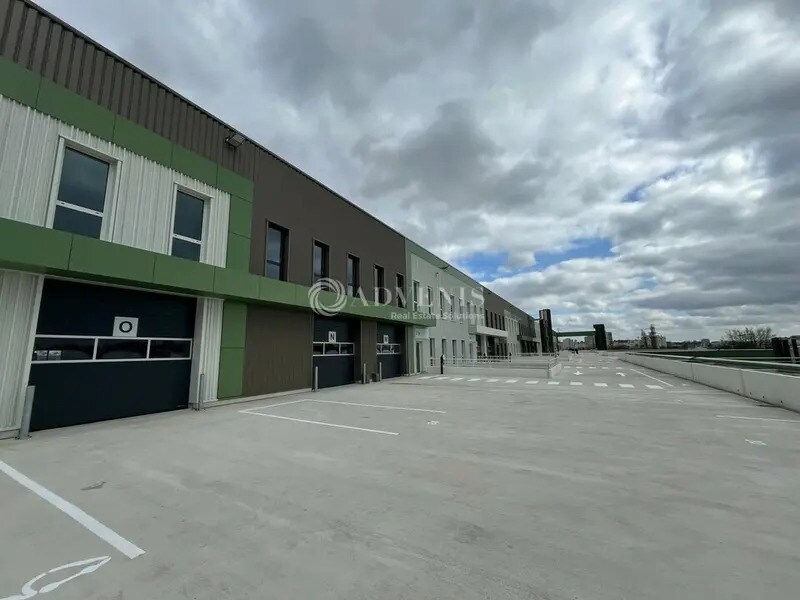 Industrial in Bondy to rent Building Photo- Image 1 of 8