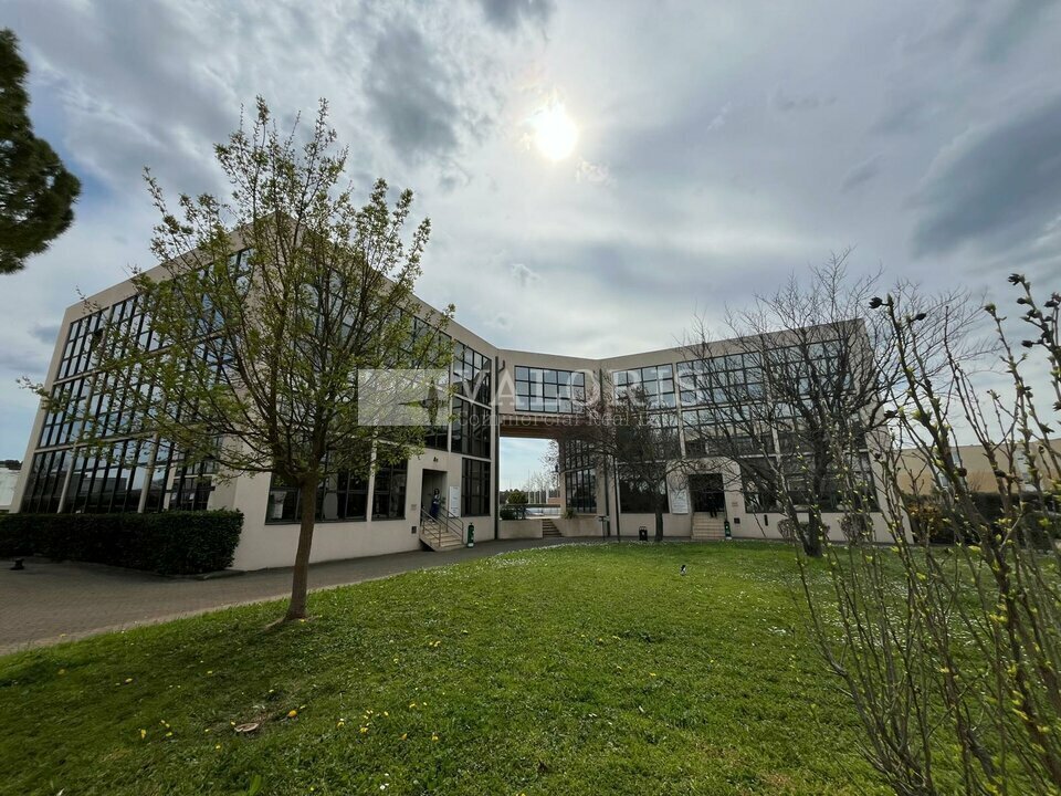 Rue Du Lieutenant Parayre, Aix-en-Provence for sale Building Photo- Image 1 of 37