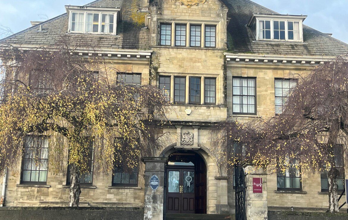 25-26 Gold Tops, Newport to rent Building Photo- Image 1 of 3