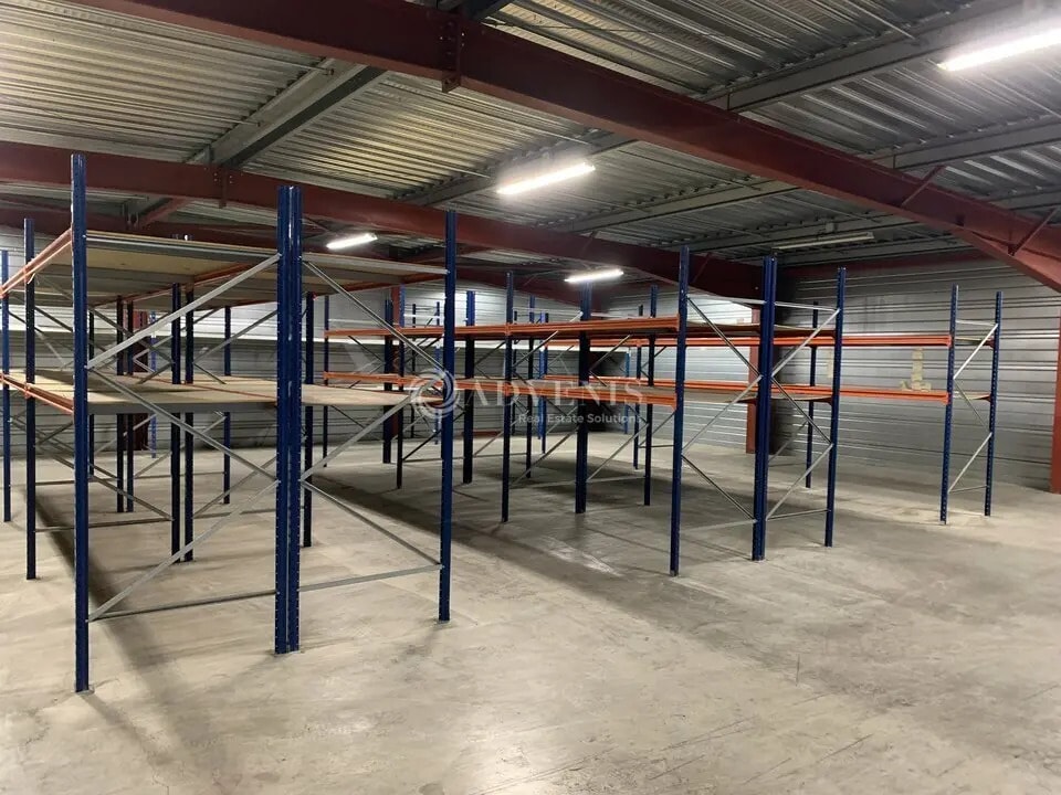 Location Entrepôt 1 000 m² - Photo 1