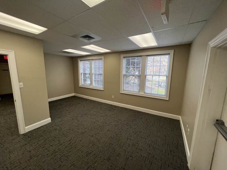 200 Commonwealth Ct, Cary, NC for rent - Interior Photo - Image 2 of 8