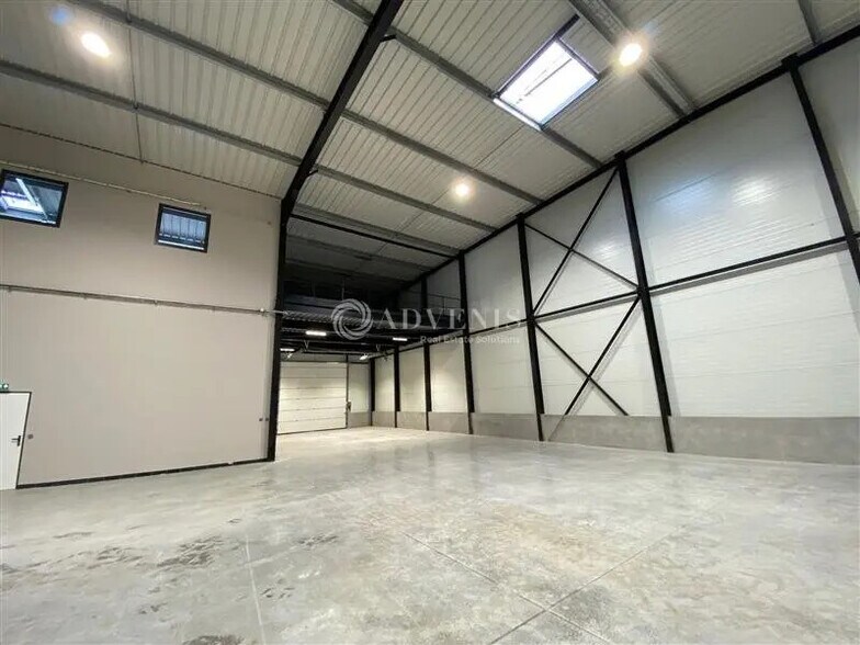 Light Industrial in Les Pavillons-sous-Bois to rent - Interior Photo - Image 2 of 6