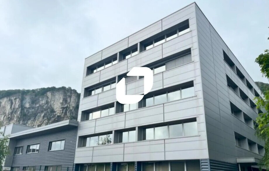 Office in Fontaine to rent - Building Photo - Image 1 of 10