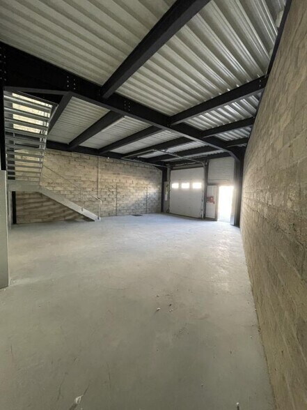 Industrial in Épinay-sur-Seine to rent - Interior Photo - Image 2 of 13