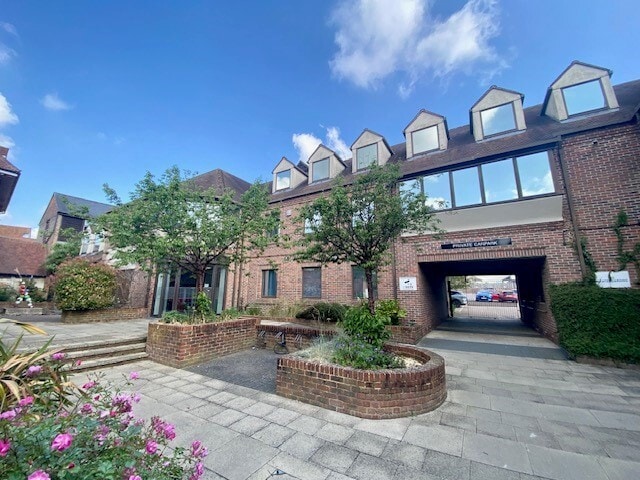 6 London Rd, Newbury to rent - Building Photo - Image 1 of 5
