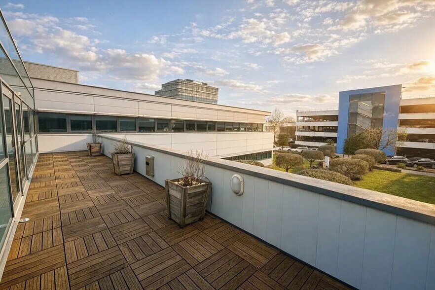 Office in Labège to rent - Building Photo - Image 2 of 11