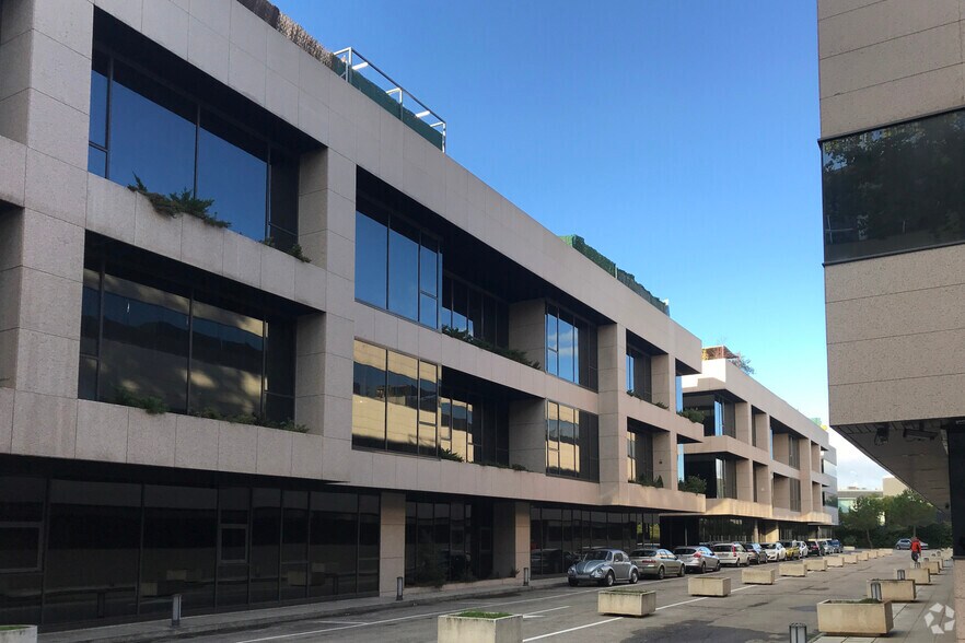Office in San Sebastián de los Reyes, Madrid for sale - Building Photo - Image 2 of 2