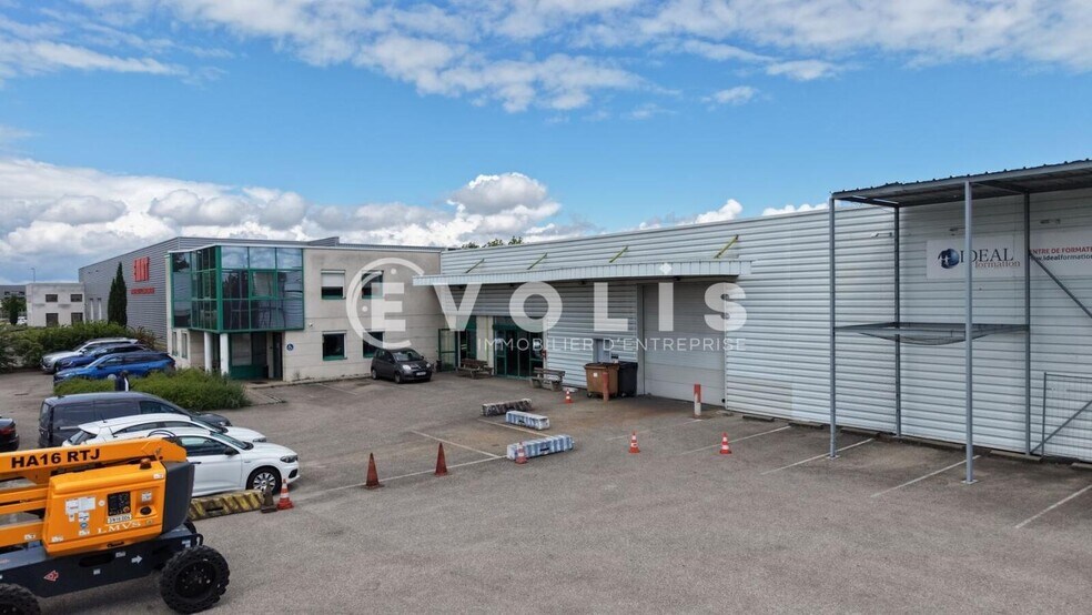 Light Industrial in Genas for sale - Building Photo - Image 3 of 14