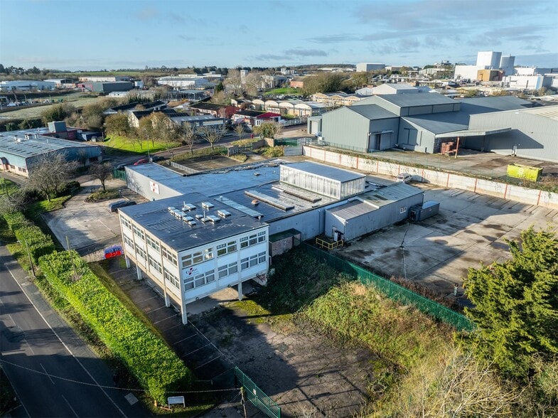 2 Hollands Rd, Haverhill to rent - Building Photo - Image 2 of 2